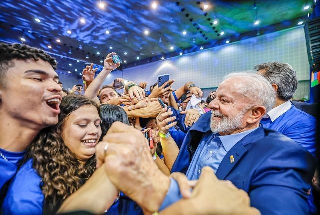 Imagem da noticia Lula diz que mulher sem profissão corre risco de ser agredida pelo marido