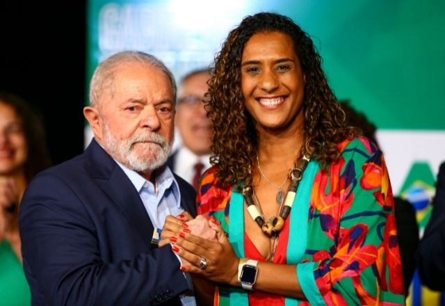 Imagem da noticia Lula dá férias para Anielle Franco após acusações de assédio sexual contra Silvio Almeida