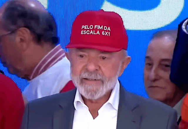 Imagem da noticia Lula usa boné “pelo fim da escala 6x1” em encontro com centrais sindicais