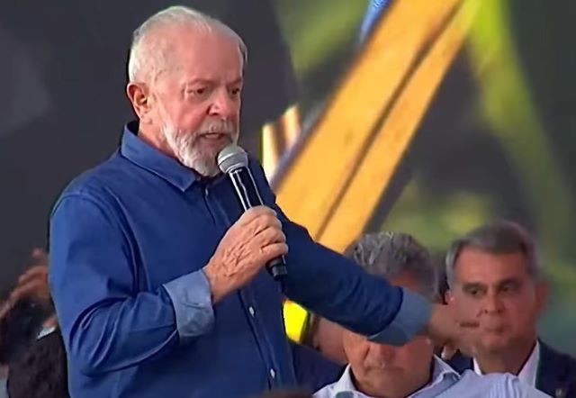 Imagem da noticia “Quem nos critica não vale titica de cachorro”, diz Lula ao pedir à base para defender o governo