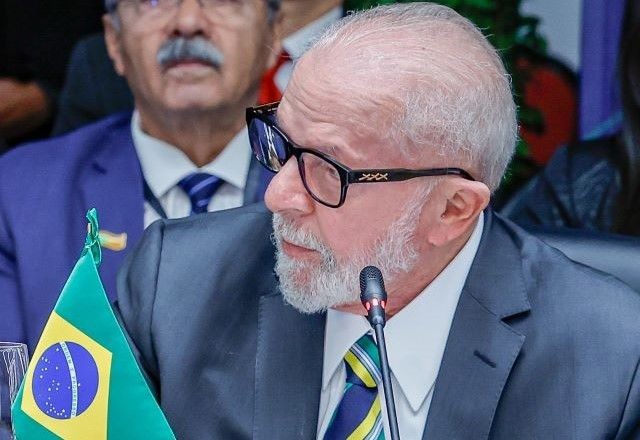 Imagem da noticia Lula volta a criticar Milei por faltar ao Mercosul: “Quem mais perde é o povo argentino”