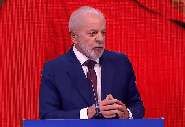 Imagem da noticia "Responderemos a qualquer tentativa de impor protecionismo", diz Lula após "tarifaço" de Trump
