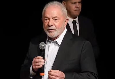 Lula diz que papel dos militares nas eleições teve "resultado humilhante" Lula diz que papel dos militares nas eleições teve "resultado humilhante"