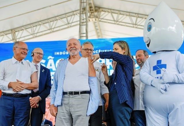 Imagem da noticia Lula e Alckmin se vacinam contra a gripe durante evento em Montes Claros (MG)