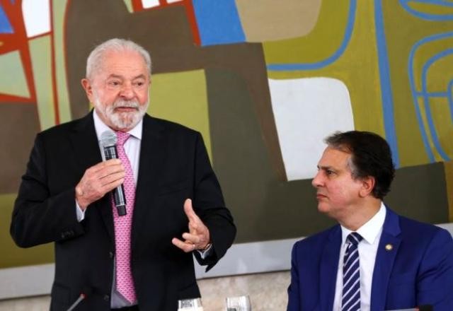 Imagem da noticia Lula diz que Pé-de-Meia dará a muitos estudantes a chance de não desistir da escola