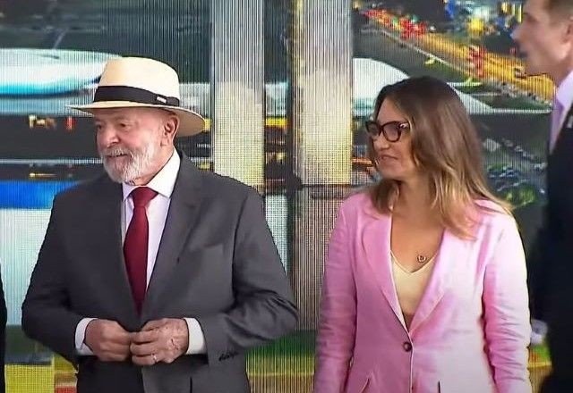 Imagem da noticia "Maridos são mais apaixonados nas amantes do que nas mulheres", diz Lula ao celebrar democracia
