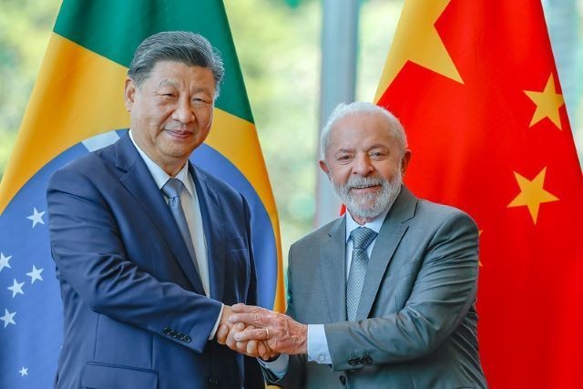 Imagem da noticia Lula liga para Xi Jinping e conversa sobre parceria bilateral estratégica