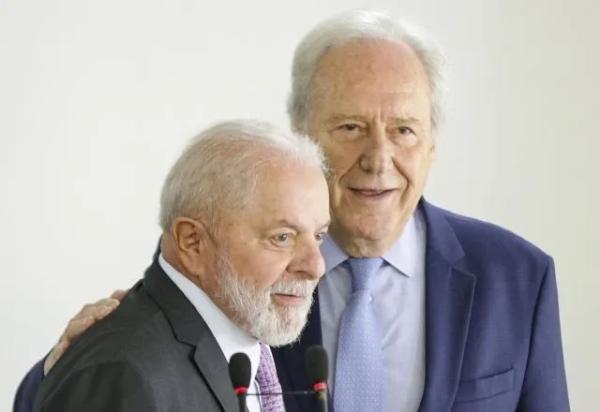 Imagem da notícia: Lewandowski entrega carta de demissão a Lula