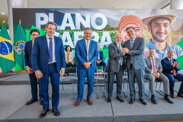 Imagem da noticia Lula diz a Haddad que quer carne sem imposto: "Prometi picanha e cerveja ao povo"