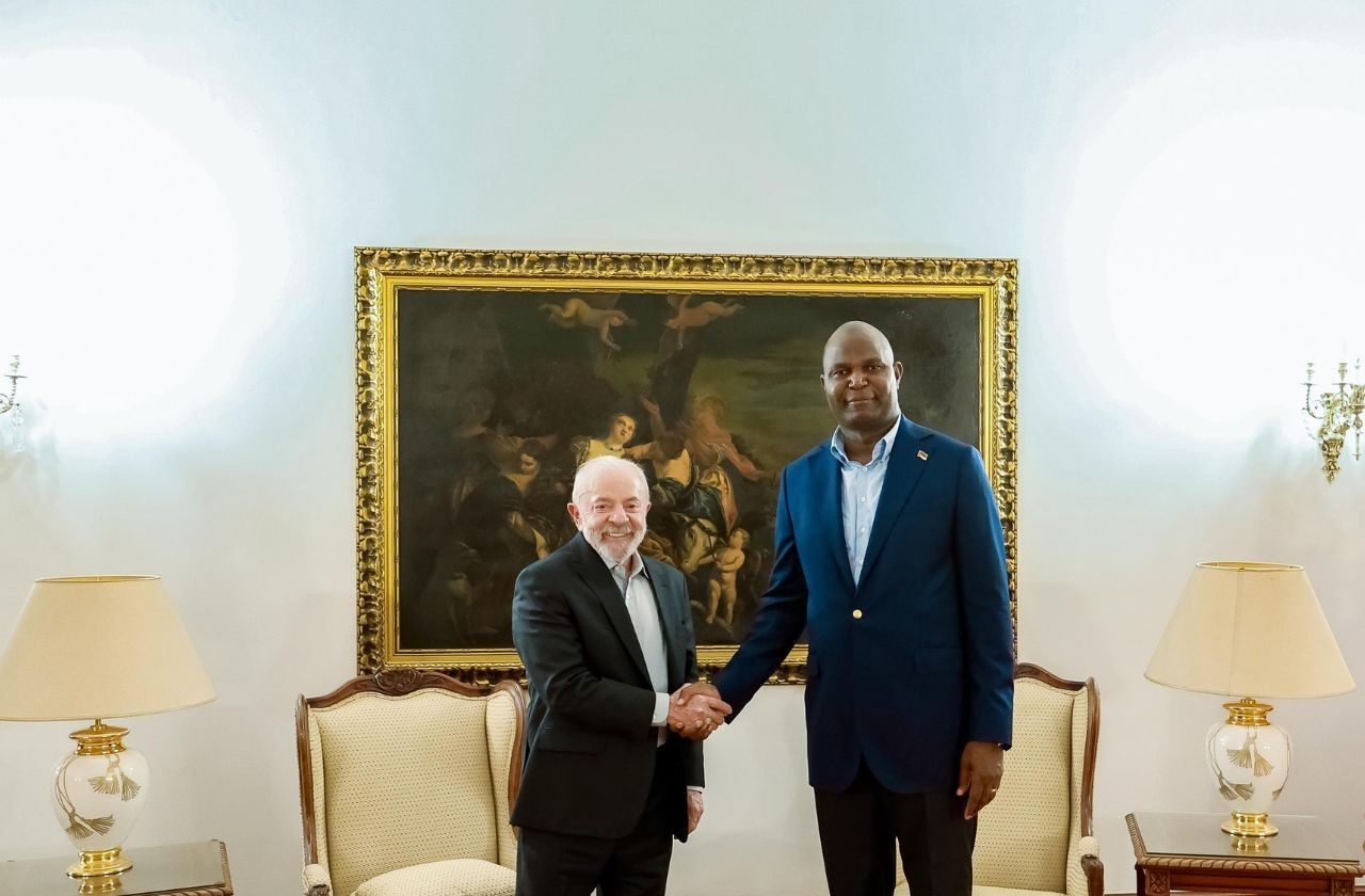 Imagem da noticia Lula desembarca em Moçambique e participa de jantar com Daniel Chapo