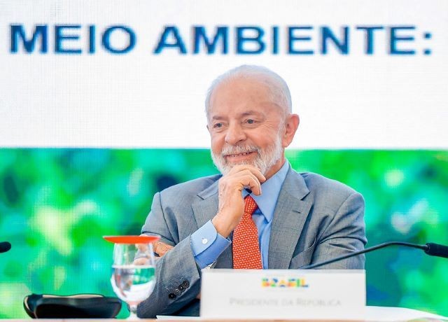Imagem da noticia Leite entrega a Lula ofício pedindo R$ 10 bilhões e ajuda para manter empregos