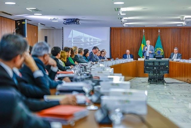 Imagem da noticia Reunião ministerial tem tom ameno, mas Lula dá recados sobre dengue, viagens e comunicação