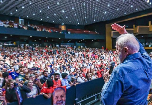Imagem da noticia Conferência Eleitoral do PT tem discursos, carta pela "desbolsonarização do governo" e bandeira da Palestina