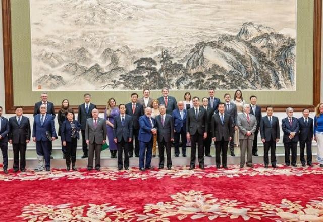 Imagem da noticia Presidente Lula firma laços extra-comerciais em viagem à China