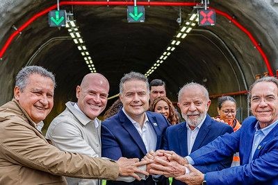 Imagem da noticia "Eu gosto de trabalhar e não de motociata", diz Lula ao inaugurar obra viária em Santa Catarina