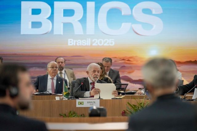 Imagem da noticia Na abertura da Cúpula do Brics, Lula diz que "é sempre mais fácil investir na guerra do que na paz"