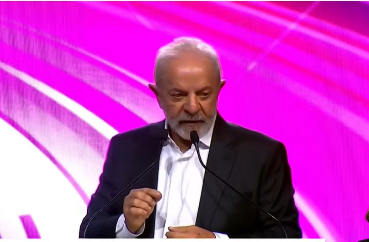 Imagem da noticia "Ninguém respeita quem não se respeita", diz Lula sobre revogação das tarifas de Trump