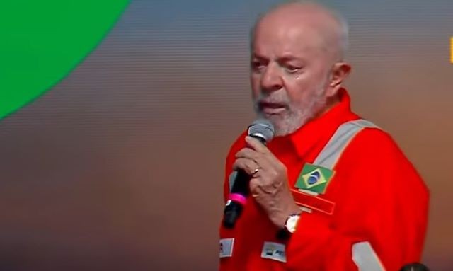 Imagem da noticia Lula critica defensores da privatização da Petrobras: "bando de imbecil"