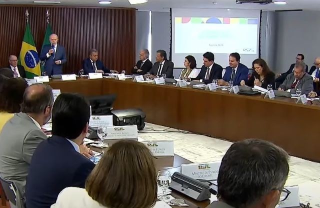 Imagem da noticia Em reunião ministerial Lula dá recado e diz que país "não pode brincar" de fazer segurança pública