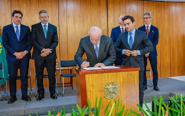 Imagem da noticia Lula diz que economia vai crescer mais de 3,5% em 2024