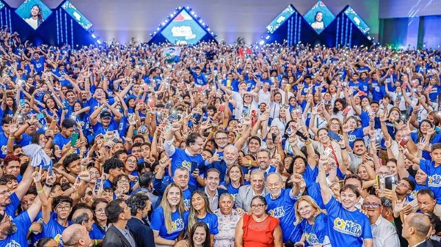 Imagem da noticia Lula amplia Pé-de-Meia e faz alerta a jovens: 'tem a internet de Jesus' e a 'intenet de Lúcifer'