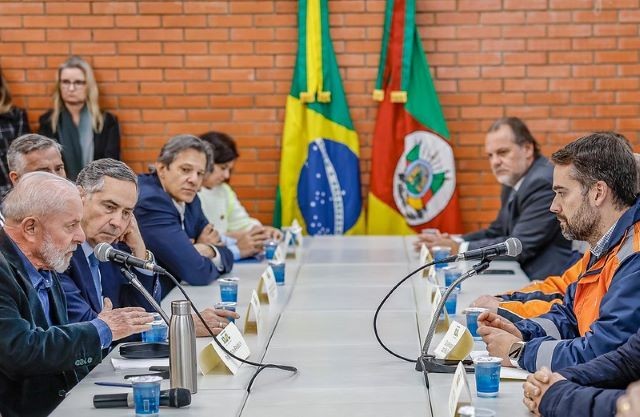 Imagem da noticia Chuvas RS: Lula diz que todas as pessoas que perderam casas vão receber outra do governo