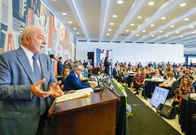 Imagem da noticia Em reunião do Conselhão, Lula volta a atacar taxa de juros no Brasil