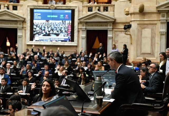 Imagem da noticia Câmara da Argentina aprova Lei de Bases de Milei