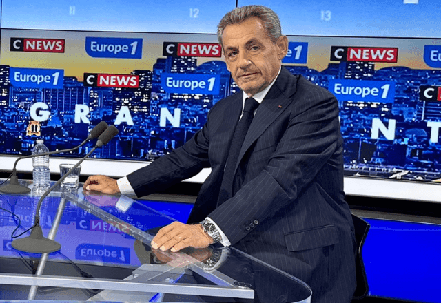 Imagem da noticia Sarkozy tem condenação mantida na França e usará tornozeleira eletrônica