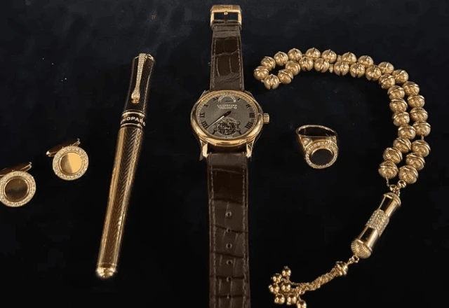 Imagem da noticia Receita tenta retomar controle de joias levadas por Bolsonaro para devolver à União