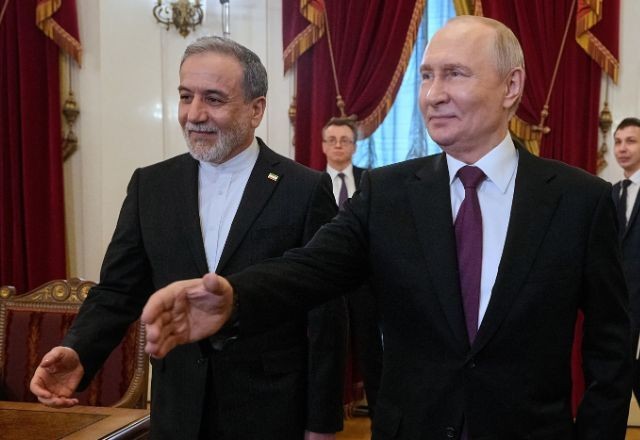 Imagem da noticia Putin promete apoio ao Irã em conversa com chanceler iraniano na Rússia