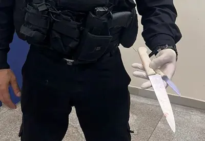 Motorista de aplicativo é esfaqueado no Rio após discussão por taxa de devolução de celular Motorista de aplicativo é esfaqueado no Rio após discussão por taxa de devolução de celular