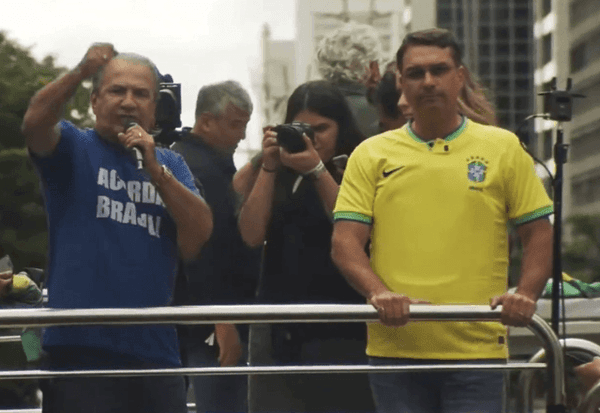 Imagem da notícia: Malafaia se reaproxima de Flávio, mas ainda resiste a anunciar apoio à sua candidatura