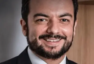 Advogado morre ao levar facada no coração de cliente em MG Advogado morre ao levar facada no coração de cliente em MG