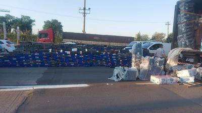 Motorista é preso em rodovia com quatro toneladas de maconha em caminhão Motorista é preso em rodovia com quatro toneladas de maconha em caminhão