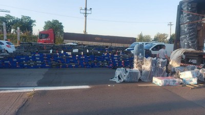 Motorista é preso em rodovia com quatro toneladas de maconha em caminhão Motorista é preso em rodovia com quatro toneladas de maconha em caminhão