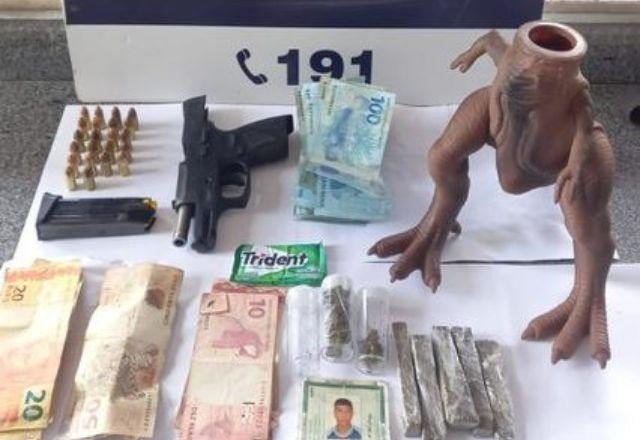 Imagem da noticia Polícia encontra maconha em dinossauro de brinquedo