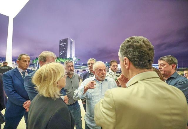 Imagem da noticia Após encontro com Rosa Weber, Lula confere estragos no Planalto e STF