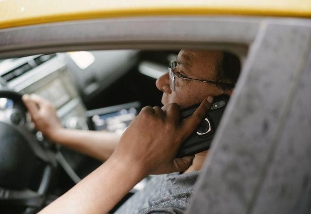 Imagem da noticia Brasil registra 28 infrações de trânsito por uso do celular a cada hora