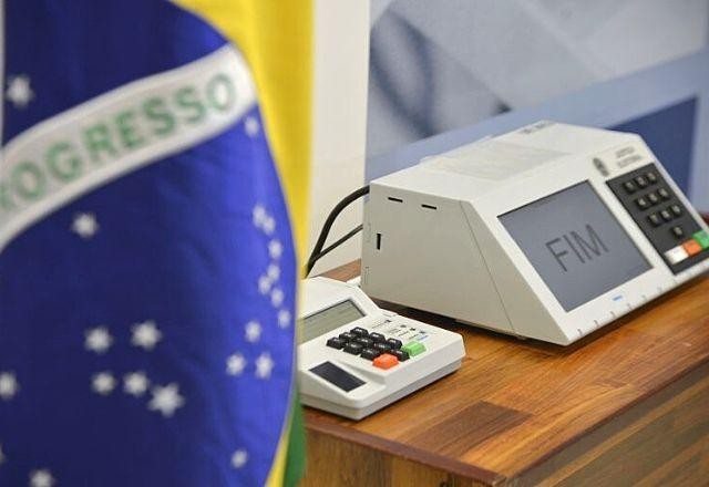 Imagem da noticia TCU pede que Defesa envie cópia de auditoria de urnas no primeiro turno