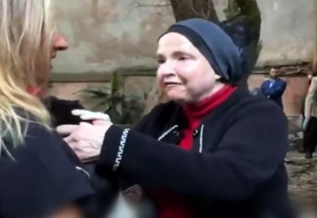 Imagem da noticia Policiais cumprem mandado de busca e apreensão na "casa abandonada"