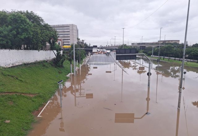 Imagem da noticia SP: Marginal Tietê registra alagamentos e pontos intransitáveis em ambos os sentidos