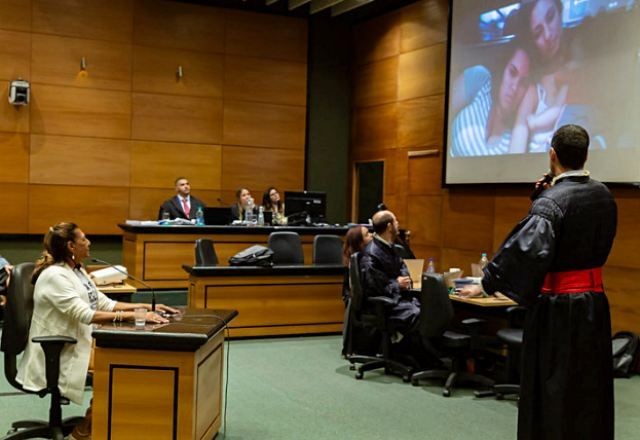 Imagem da noticia "Coração teve um pedaço arrancado", diz mãe de Marielle em julgamento de Lessa e Queiroz