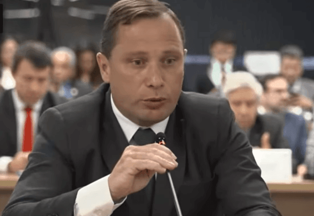 Imagem da noticia "Mentiu, omitiu, esqueceu", avalia advogado de Bolsonaro sobre interrogatório de Mauro Cid