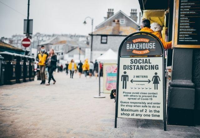 Imagem da noticia Inglaterra reduz período de quarentena para pessoas com covid