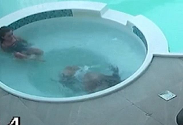 Imagem da noticia Menina fica com cabelo preso no ralo de banheira e caso acende alerta