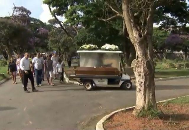 Imagem da noticia Menino de 9 anos morto após cair em córrego é enterrado