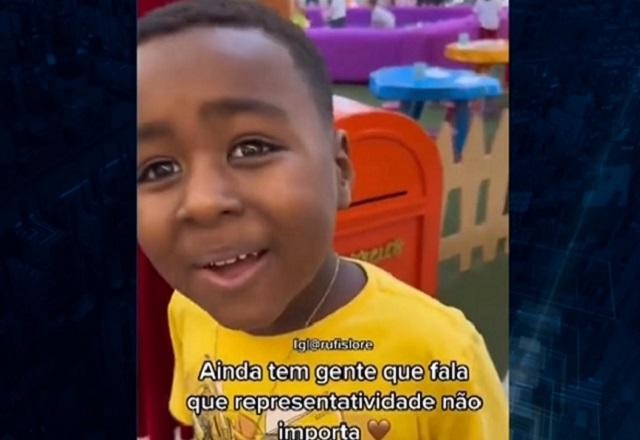 Imagem da noticia Representatividade: garoto vê Papai Noel negro e se emociona