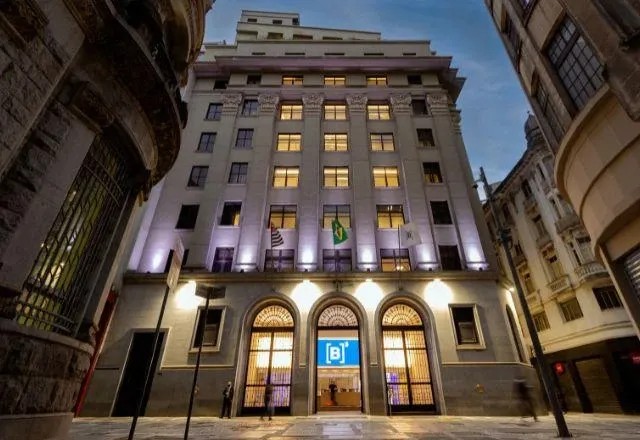 Imagem da noticia Ibovespa em queda e dólar em alta com temor de recessão nos EUA; entenda