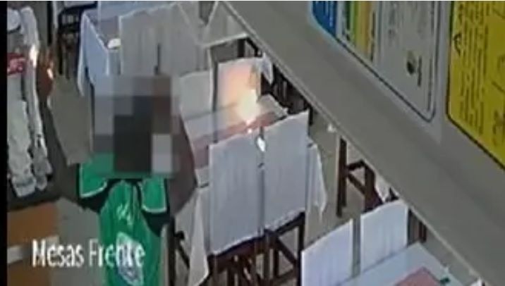 Imagem da noticia Homem ateia fogo em restaurante com clientes dentro em SC